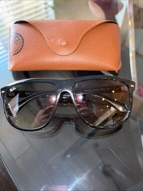 Ray-Ban oversized boyfriend Black Sunglasses with Brown Case